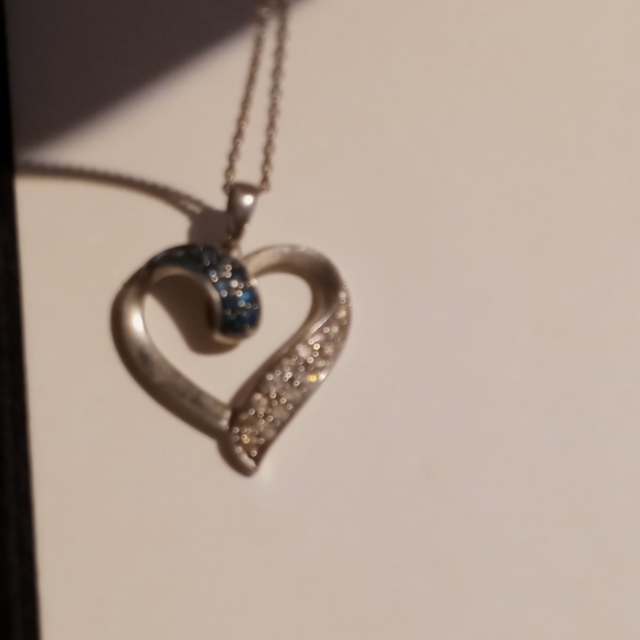 Necklace - Picture 5 of 9